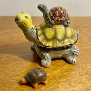 Stacked Turtle 🐢 Porcelain Trinket Box